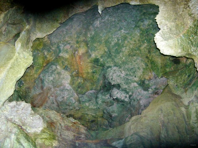 8- Le ciel de la grotte semble peint 